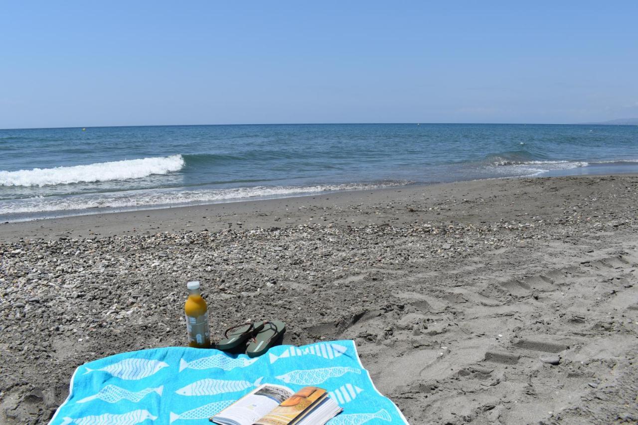 Fantastic Studio - Beachfront Apartment Torrox Bagian luar foto