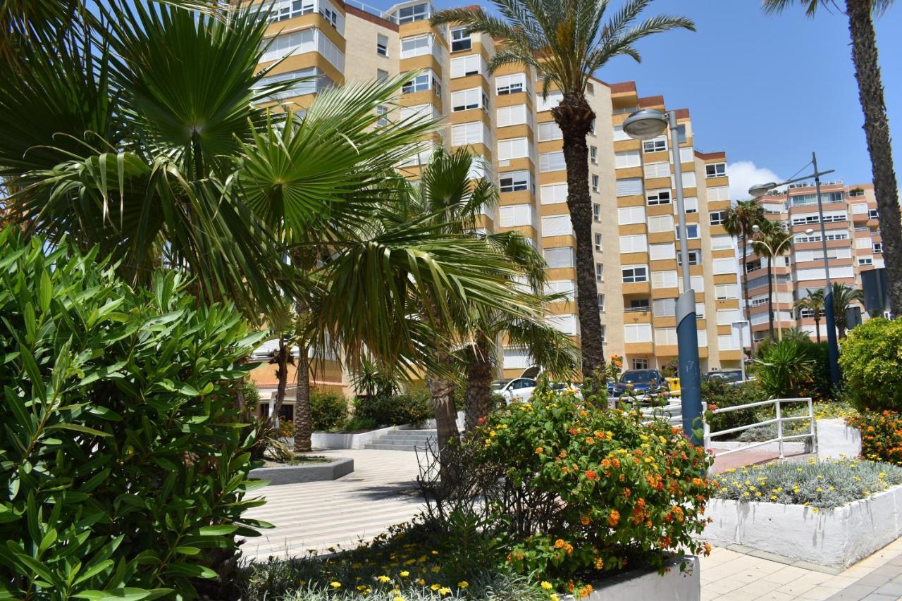 Fantastic Studio - Beachfront Apartment Torrox Bagian luar foto