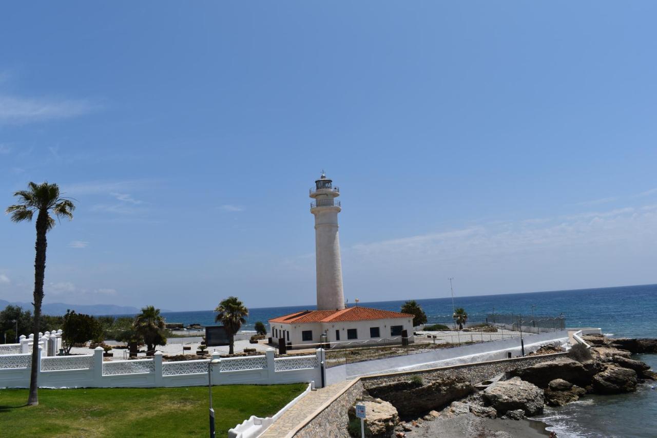 Fantastic Studio - Beachfront Apartment Torrox Bagian luar foto