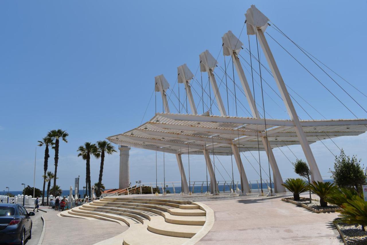 Fantastic Studio - Beachfront Apartment Torrox Bagian luar foto