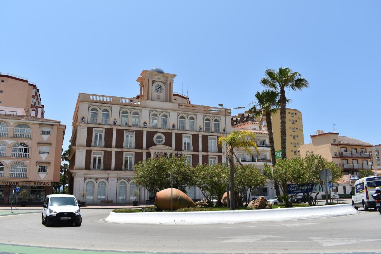 Fantastic Studio - Beachfront Apartment Torrox Bagian luar foto