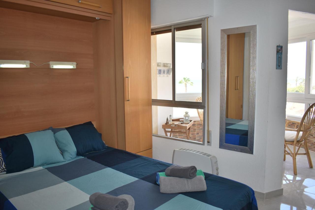 Fantastic Studio - Beachfront Apartment Torrox Bagian luar foto