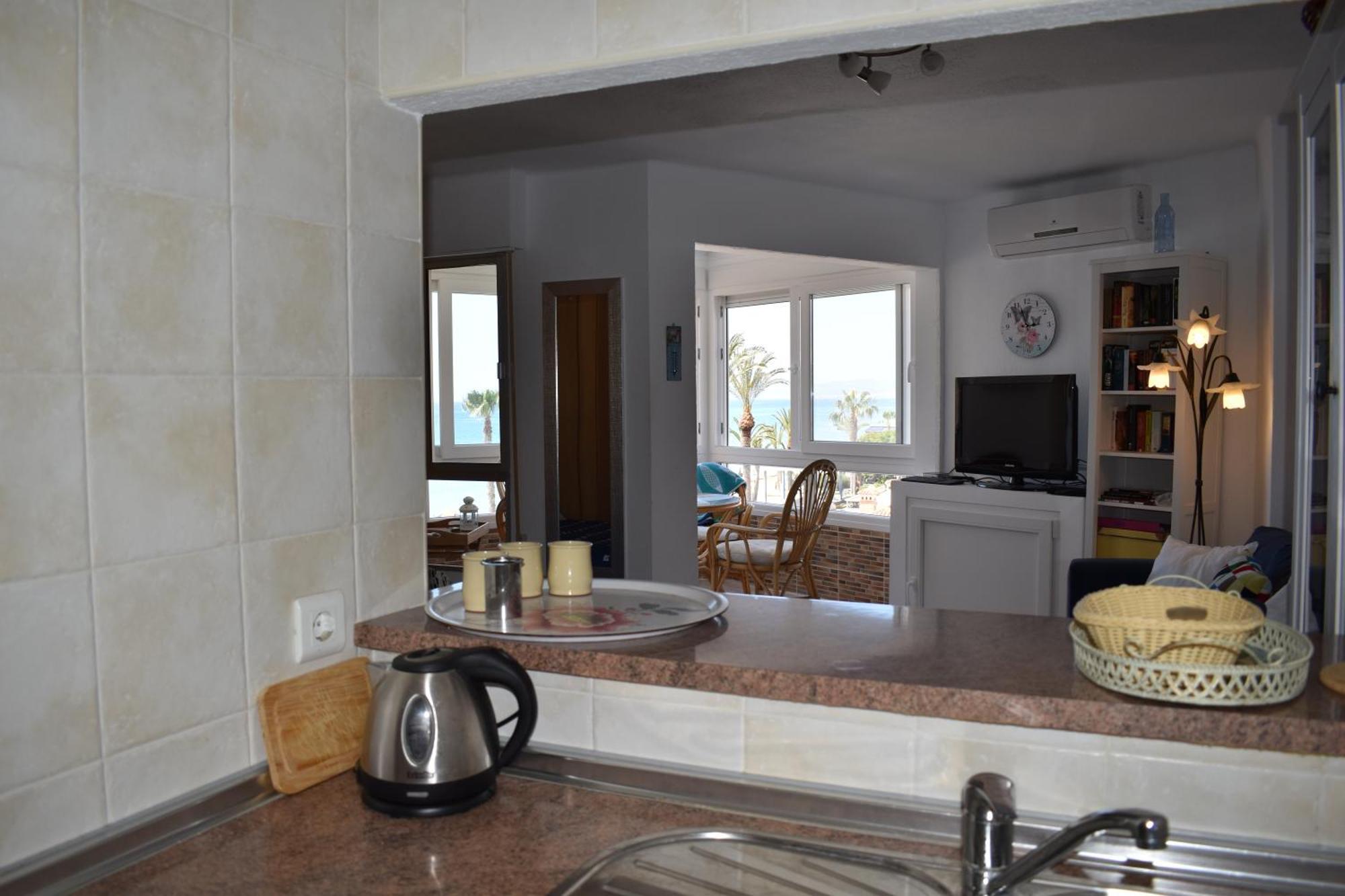 Fantastic Studio - Beachfront Apartment Torrox Bagian luar foto